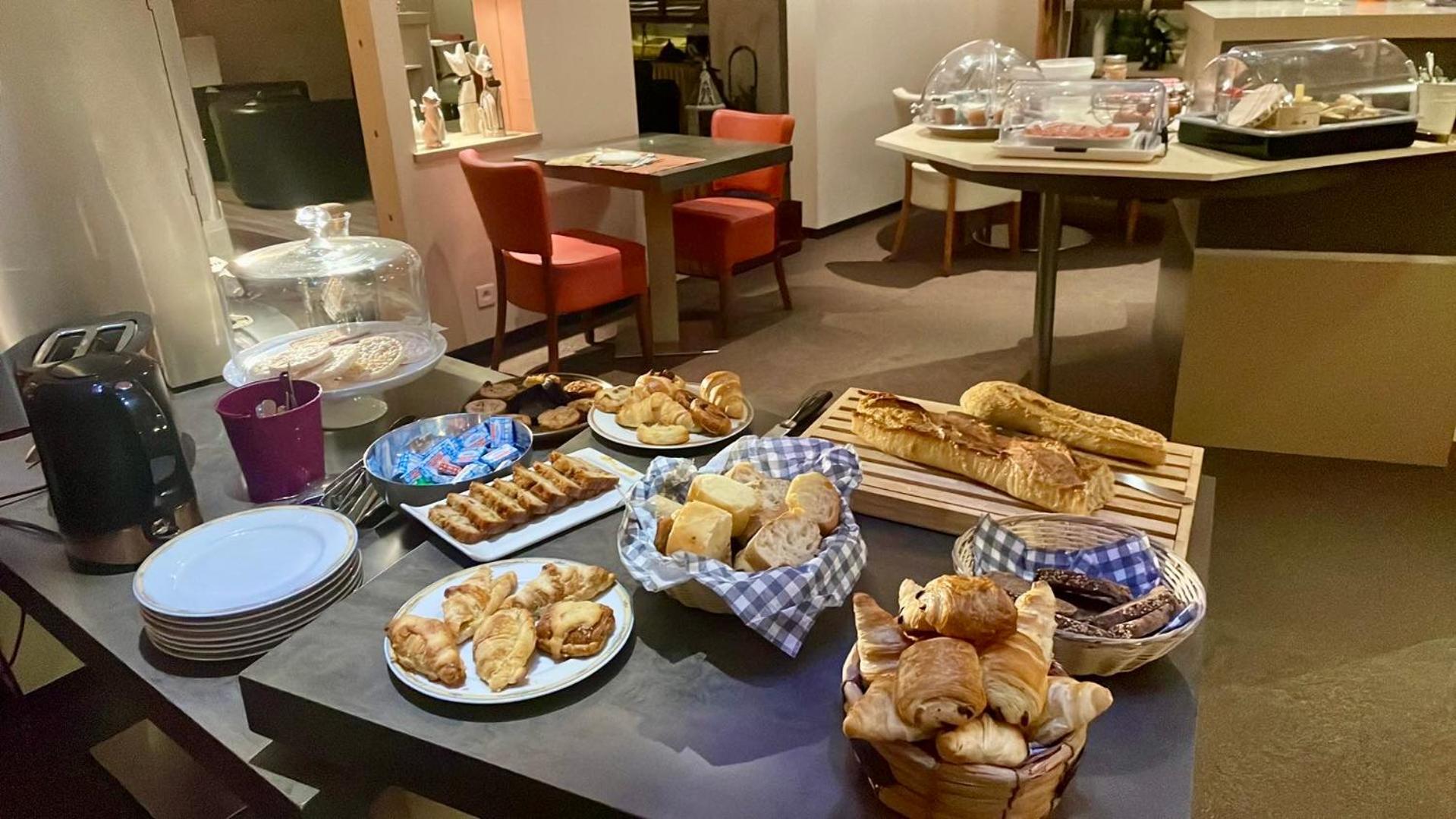 Hotel Gambetta Lons-le-Saunier Kültér fotó