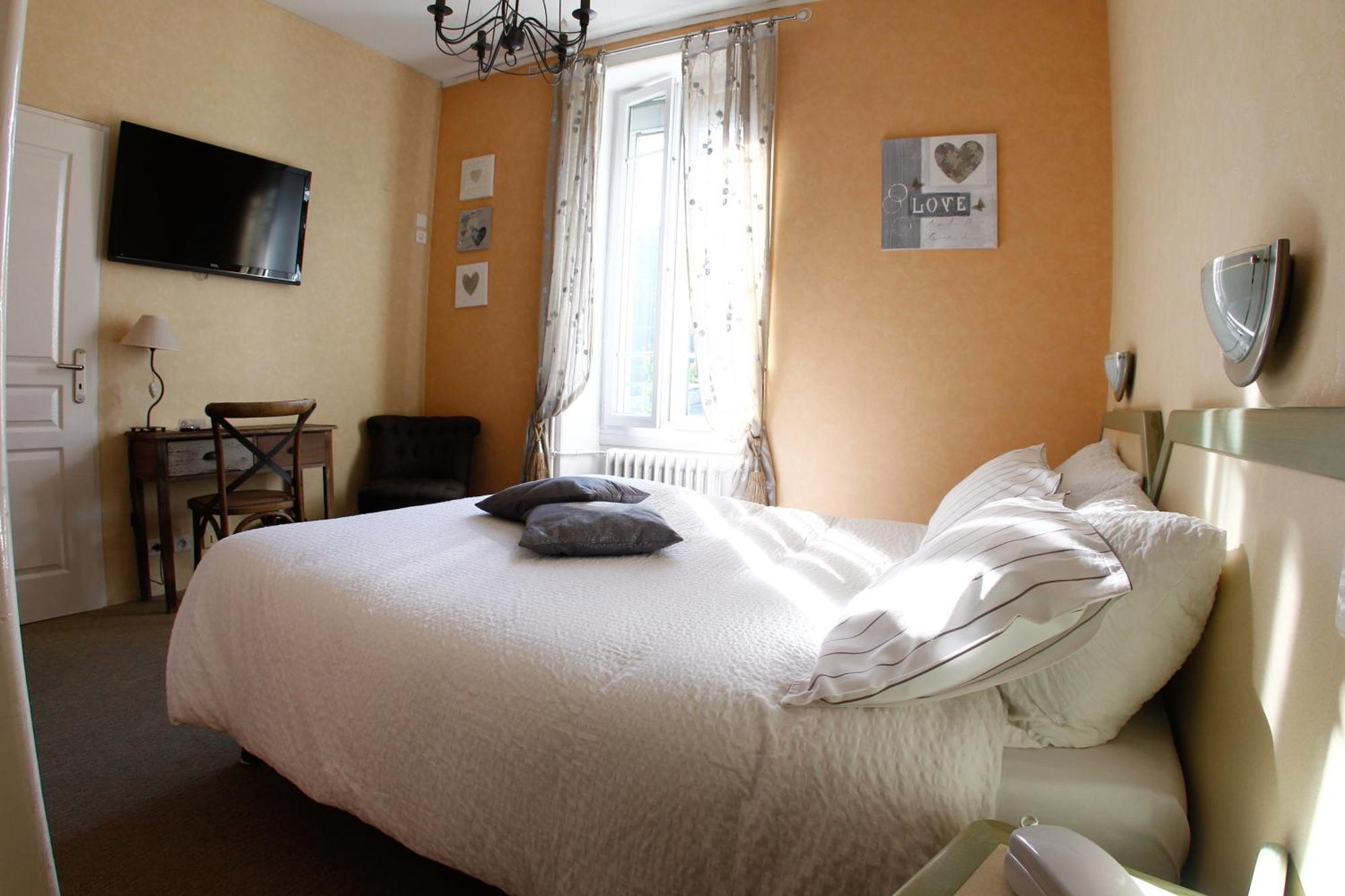 Hotel Gambetta Lons-le-Saunier Kültér fotó