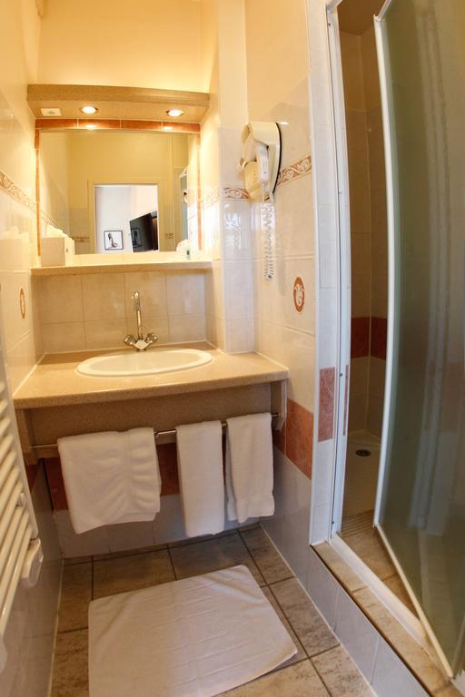 Hotel Gambetta Lons-le-Saunier Kültér fotó